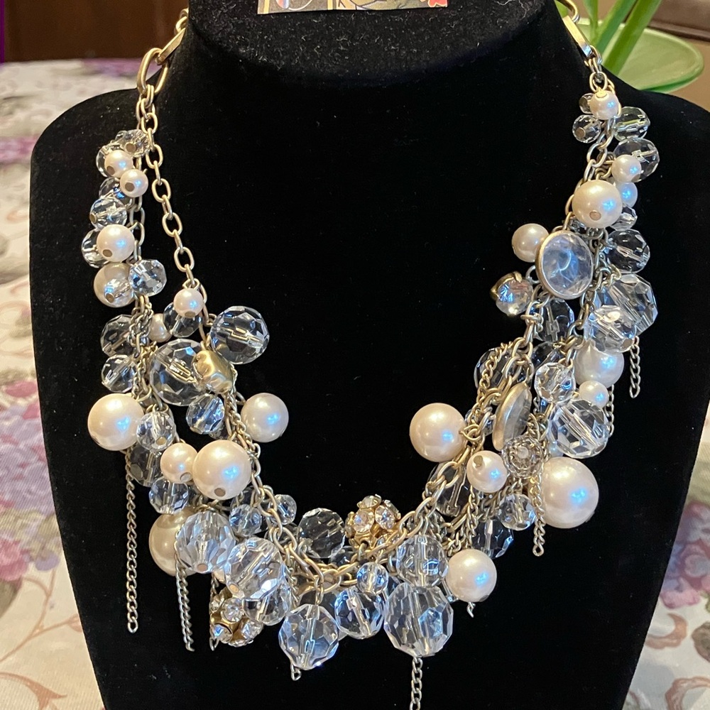 CRYSTALS, PEARLS AND GOLD TONE CHAIN NECKLACE WITH PEARL STUDS